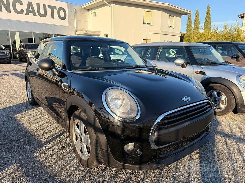 Usata Mini ONE Hype 95 CV (69 kW) 2017 Nero Utilitaria