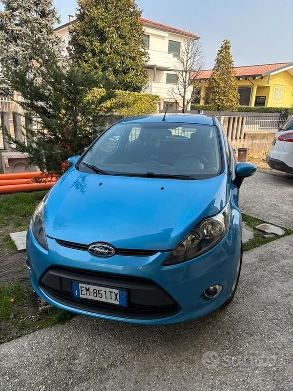 Blu Usata 2012 Ford Fiesta Due volumi | 5000 € (Molto cara) - Immagine 1/4