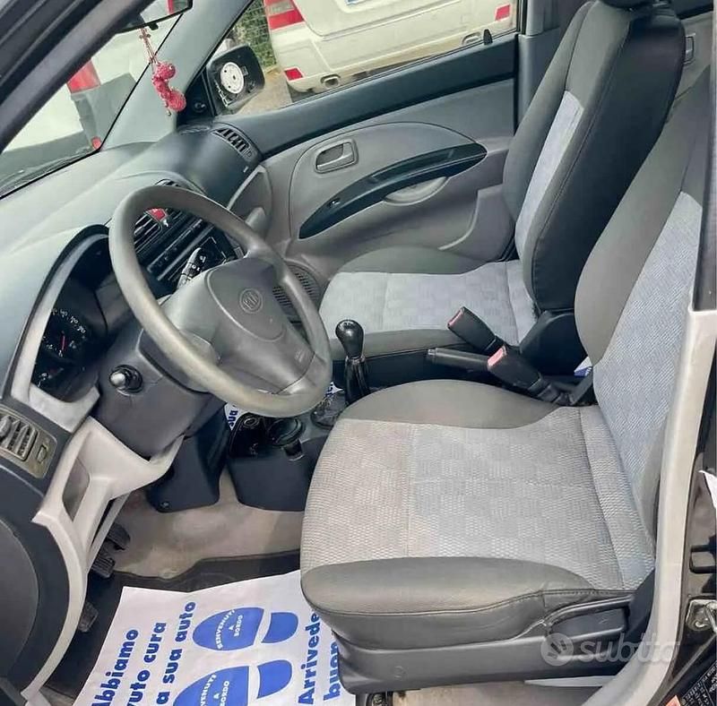 Usata Kia Picanto 61 CV (44 kW) 2006 Nero Utilitaria