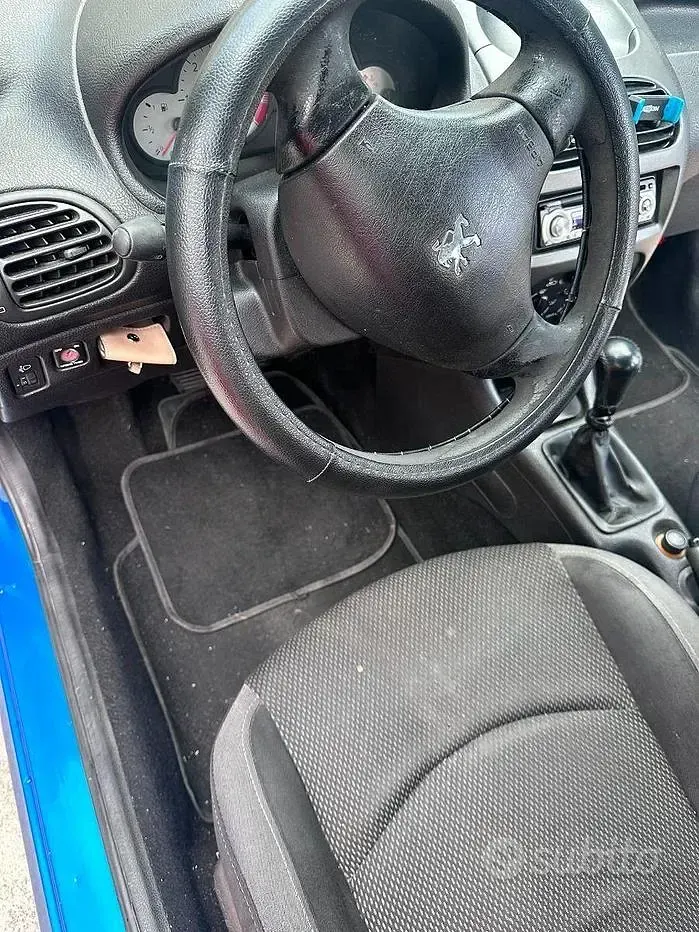 Usata Peugeot 206 68 CV (50 kW) 2006 Bluazzurro Utilitaria