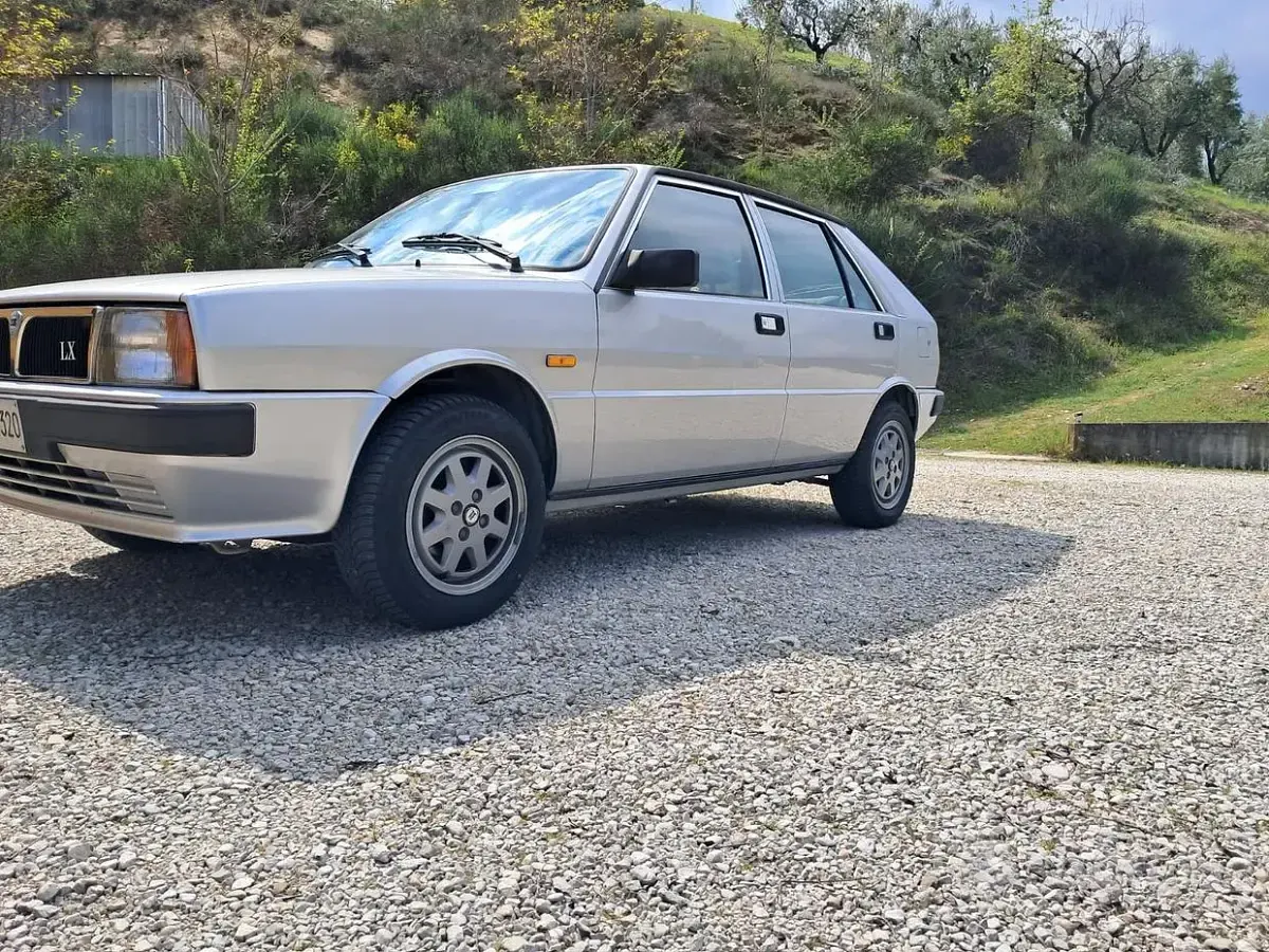 Usata Lancia Delta 78 CV (57 kW) 1989 Grigio Utilitaria