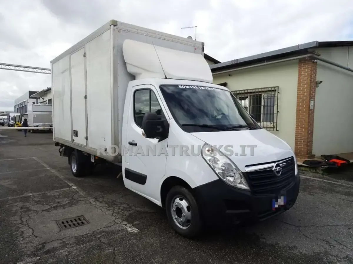 Usata Opel Movano 145 CV (106 kW) 2018 Bianco pastello Furgone