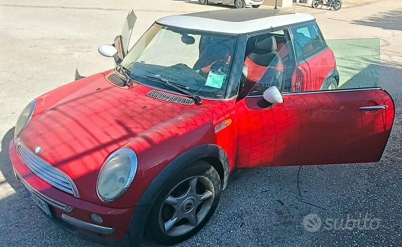 Usata Mini Cooper 116 CV (85 kW) 2002 Rosso Utilitaria