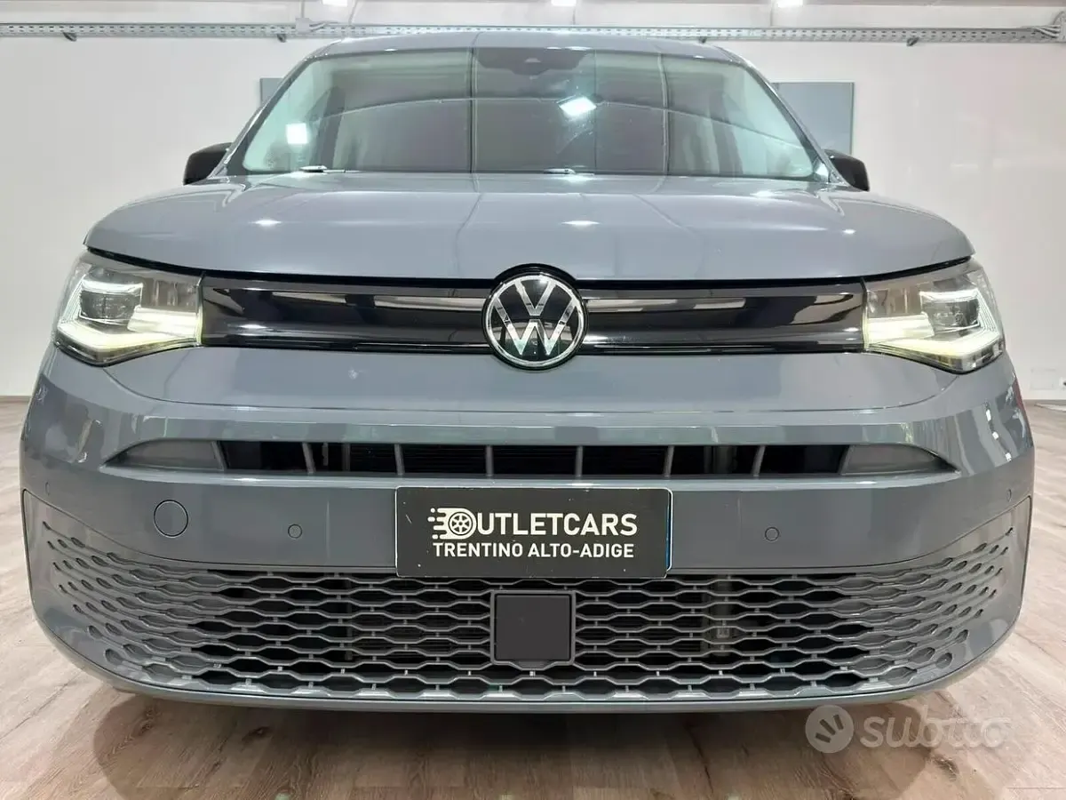 Usata VW Caddy Maxi 122 CV (89 kW) 2023 Grigio Monovolume