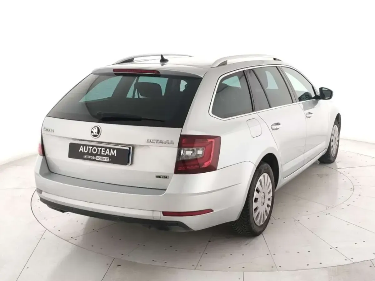 Usata Skoda Octavia G-TEC Executive 131 CV (96 kW) 2019 Argento Station wagon