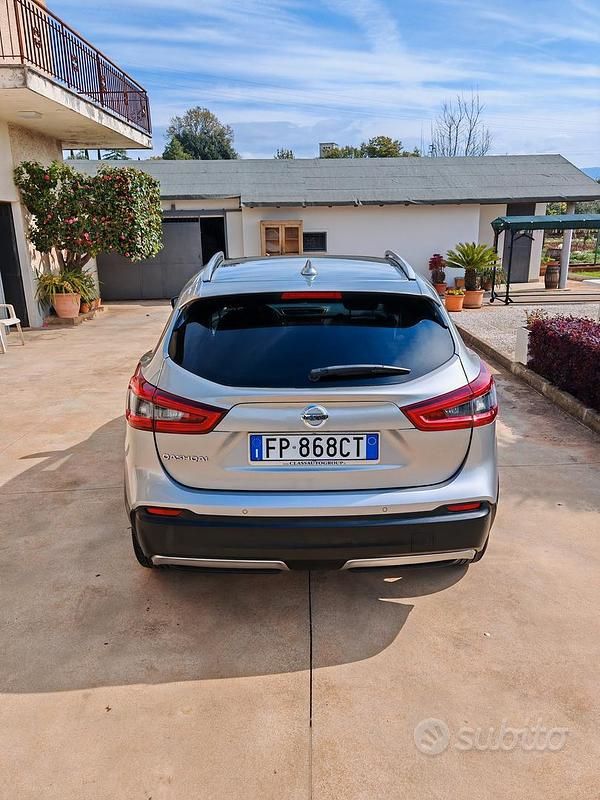 Usata Nissan Qashqai N-Connecta 131 CV (96 kW) 2018 Grigio SUV
