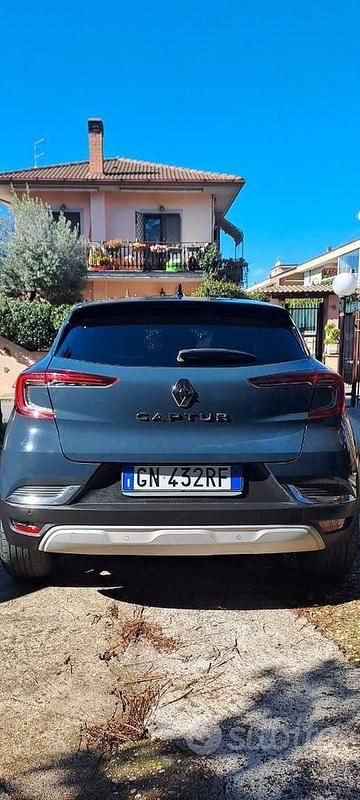 Usata Renault Captur Techno 101 CV (74 kW) 2023 Blu/azzurro SUV