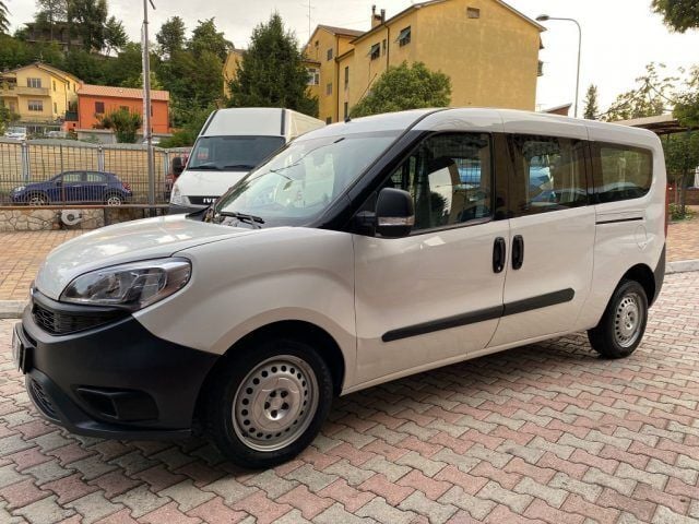 Bianco Usata 2018 Fiat Doblò Monovolume | 8800 € (Super prezzo) - Immagine 1/4
