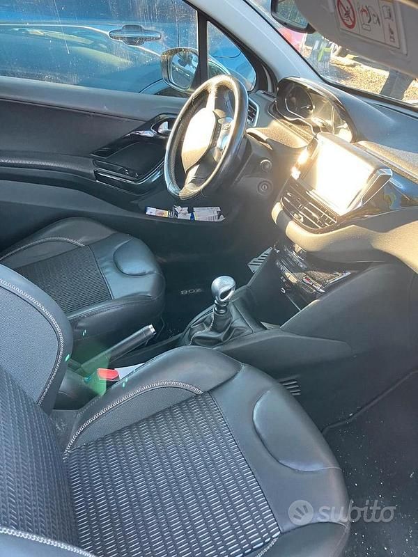 Usata Peugeot 208 92 CV (67 kW) 2014 Bianco Utilitaria