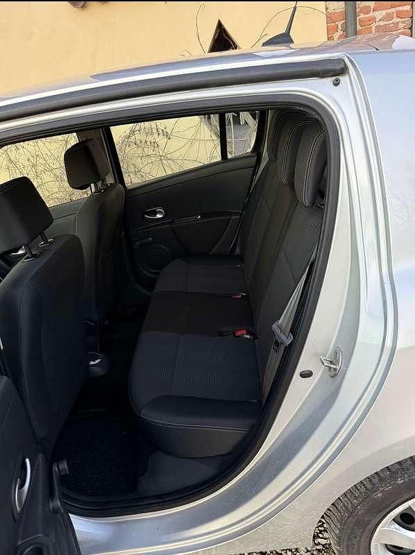 Usata Renault Clio II 75 CV (55 kW) 2011 Argento Berlina