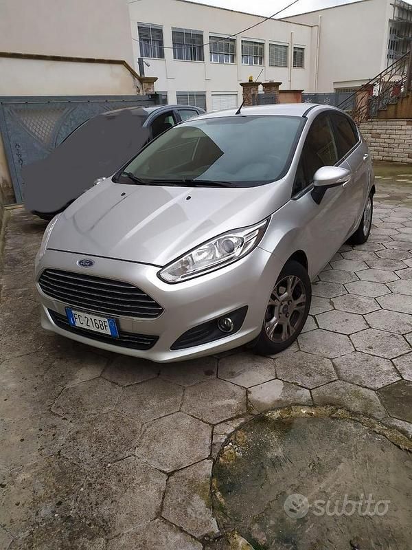 Usata Ford Fiesta Titanium 75 CV (55 kW) 2016 Grigio Berlina