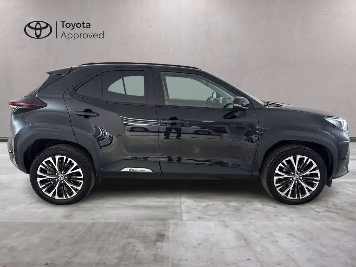 Usata Toyota Yaris Cross Lounge 130 CV (95 kW) 2024 Nero SUV