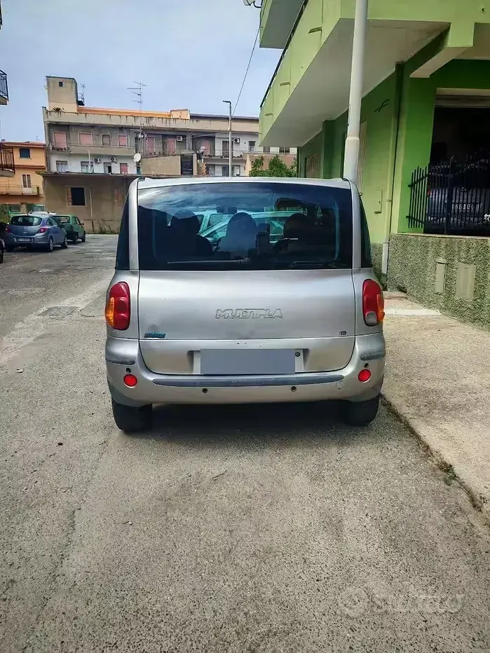 Usata Fiat Multipla 116 CV (85 kW) 2004 Grigio Monovolume