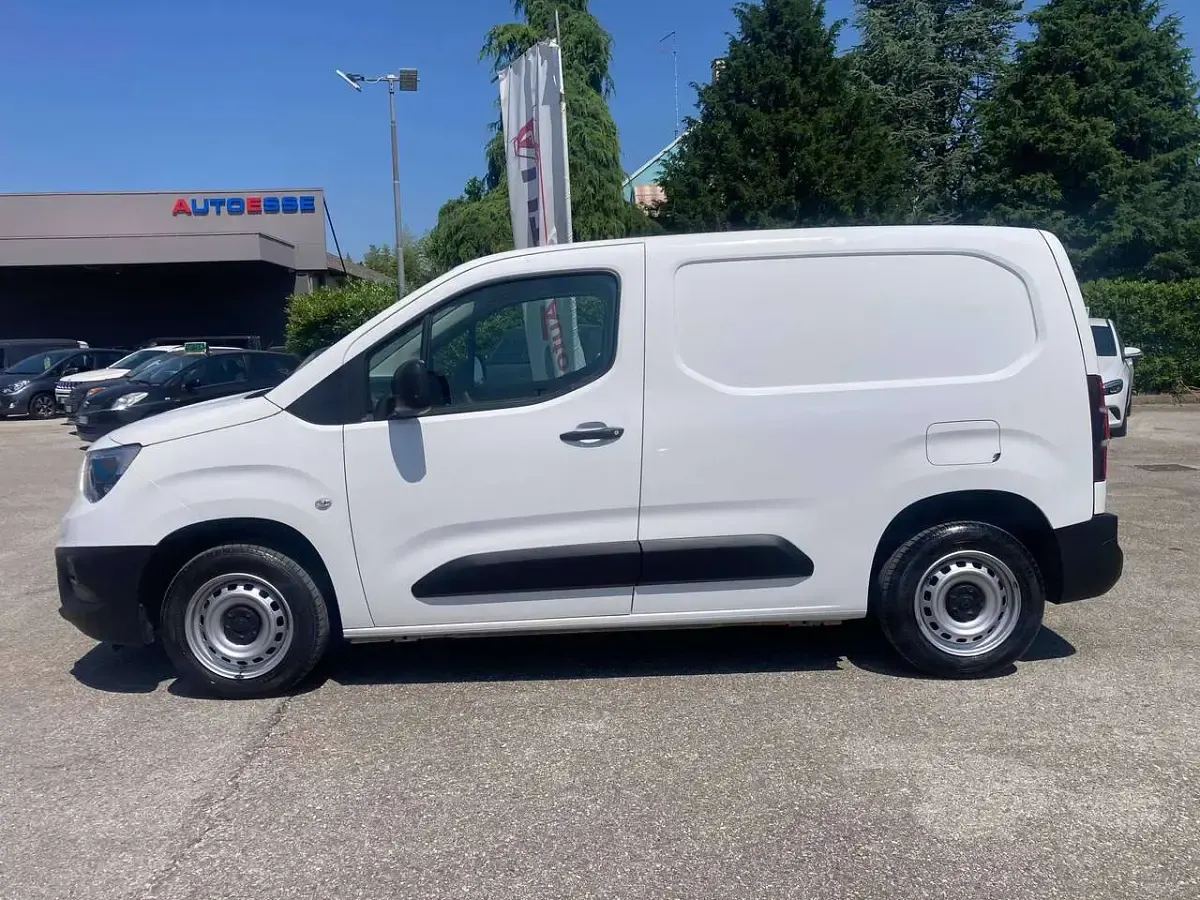 Usata Opel Combo Edition 76 CV (55 kW) 2019 Bianco Monovolume