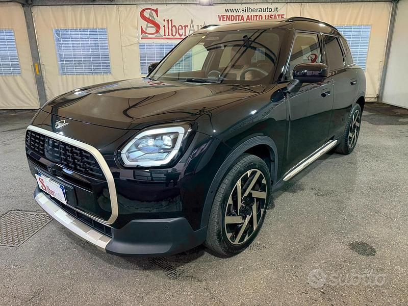 Nero Usata 2024 Mini Countryman Favoured SUV | 35.600 € (Super prezzo) - Immagine 1/4