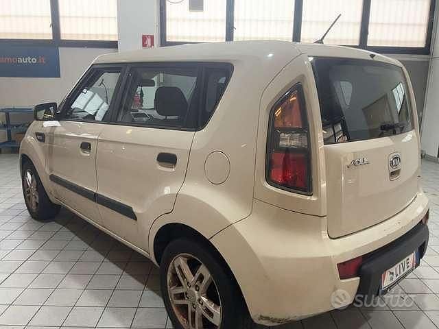Usata Kia Soul 125 CV (91 kW) 2010 Beige SUV