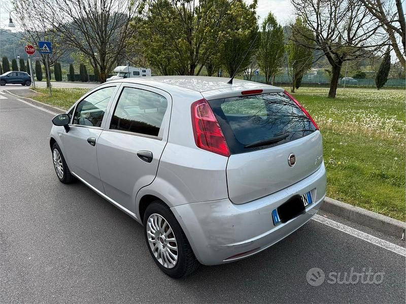 Usata Fiat Grande Punto 75 CV (55 kW) 2013 Grigio Utilitaria