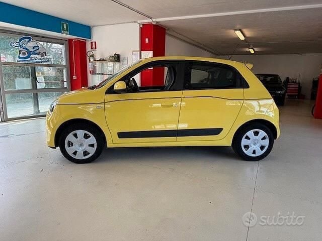 Usata Renault Twingo SE 70 CV (51 kW) 2017 Giallo Utilitaria