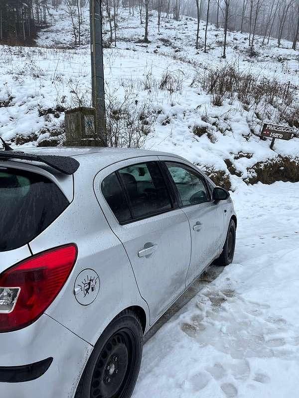 Usado Opel Corsa Club 86 HP (63 kW) 2011 Citadino