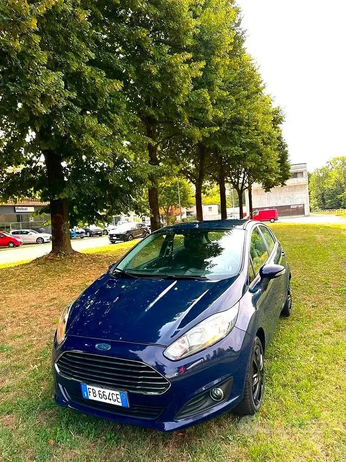 Usata Ford Fiesta 75 CV (55 kW) 2015 Blu Utilitaria