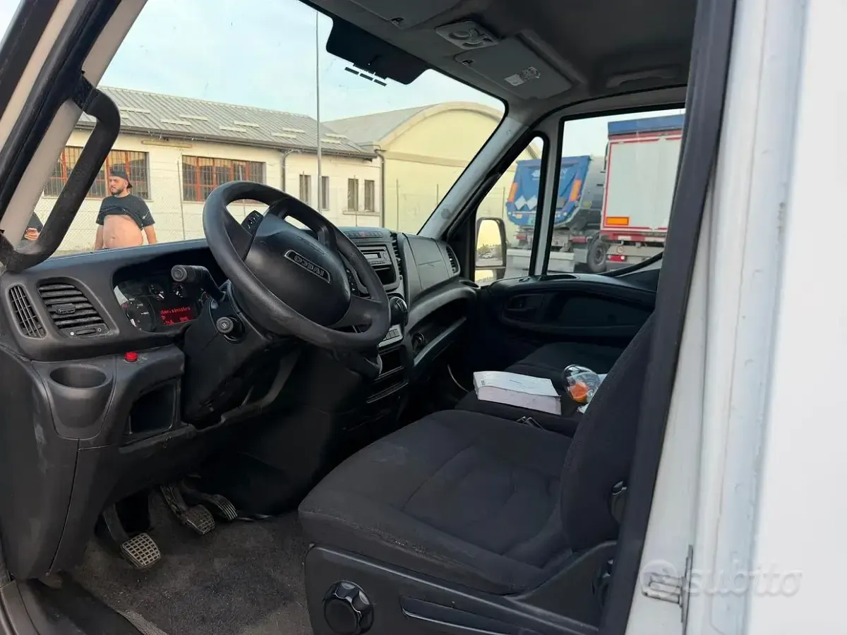 Usata Iveco Daily 170 CV (125 kW) 2016 Berlina