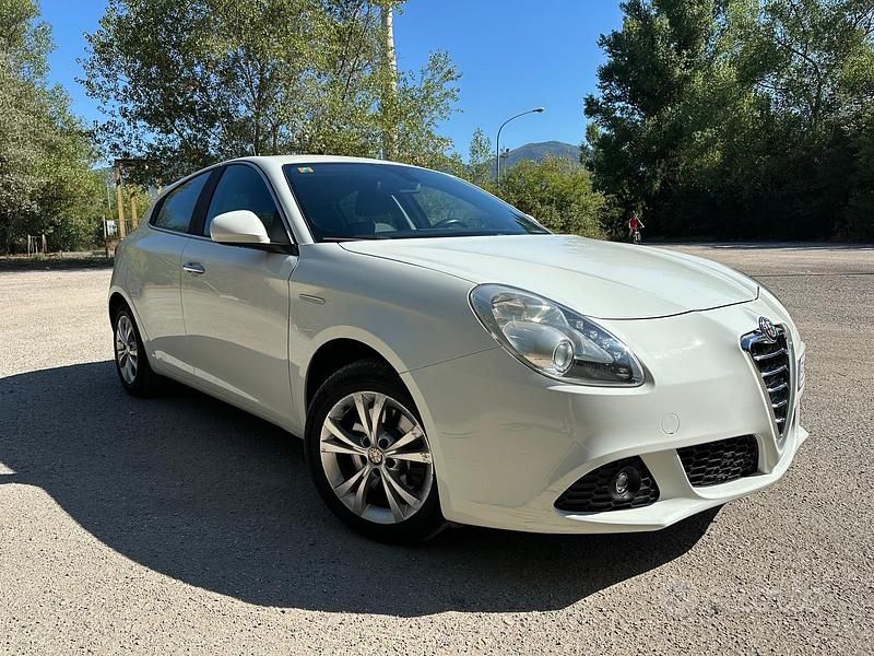 Usata Alfa Romeo Giulietta Distinctive 170 CV (125 kW) 2010 Bianco Utilitaria
