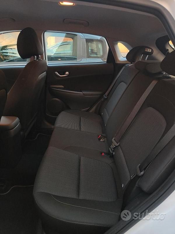 Usata Hyundai Kona Style 120 CV (88 kW) 2021 Bianco SUV