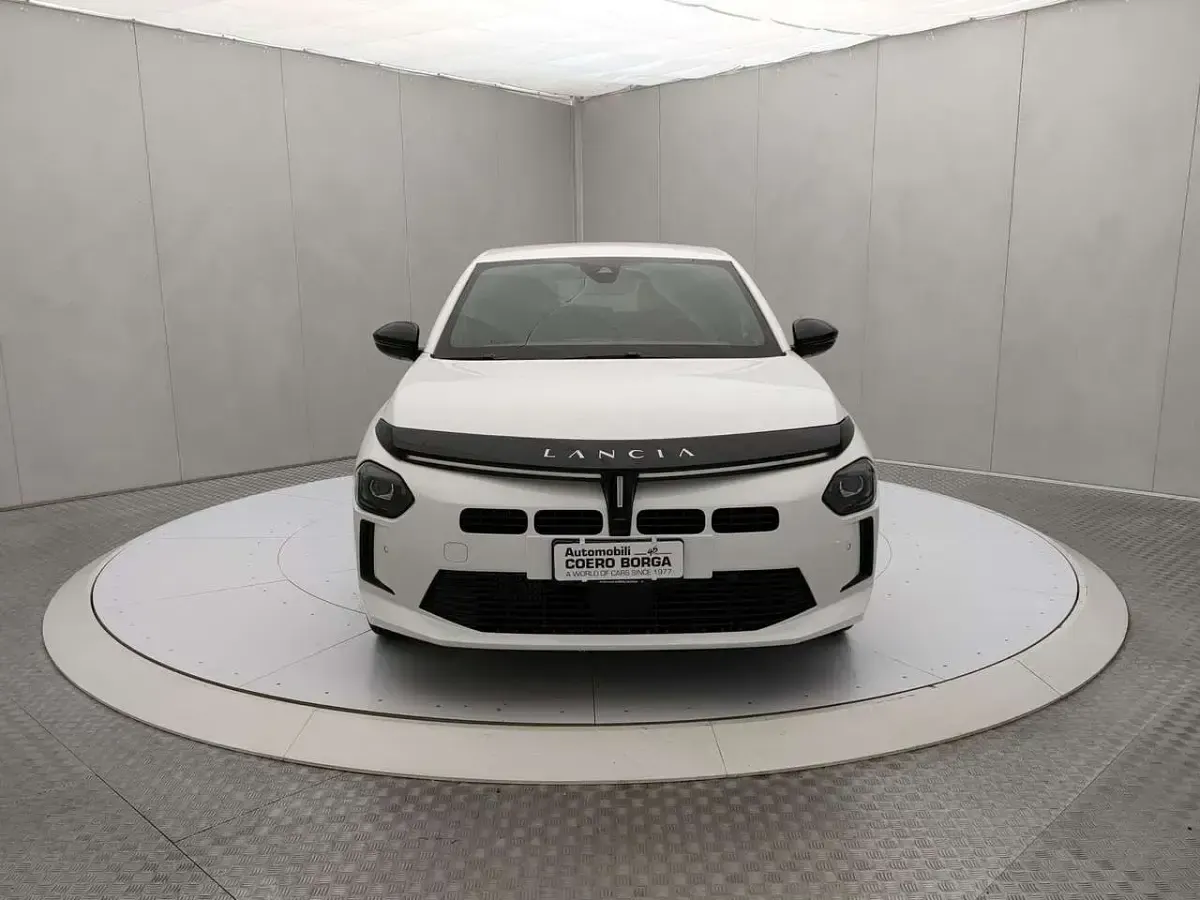 Usata Lancia Ypsilon 101 CV (74 kW) 2025 Bianco Utilitaria