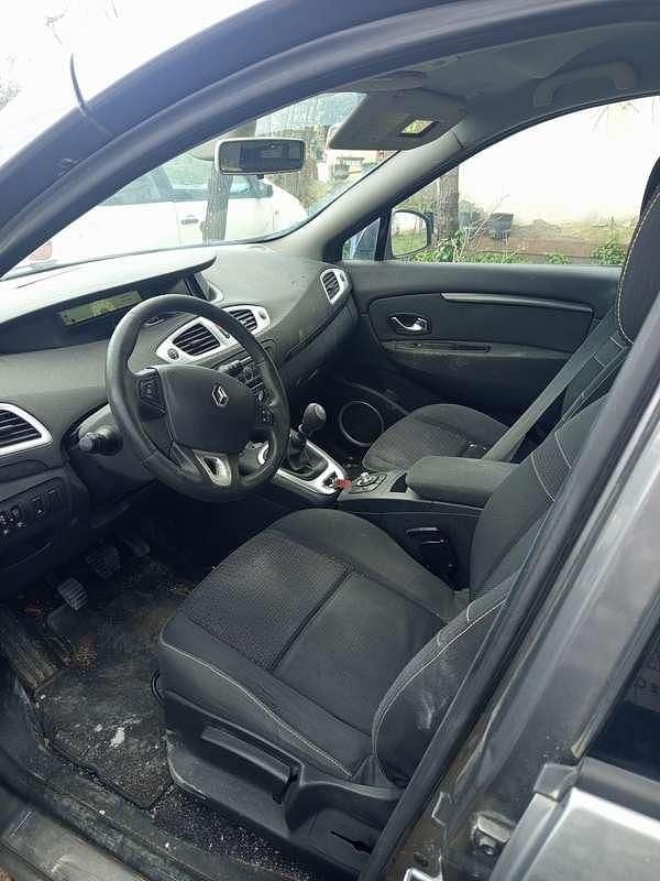 Usata Renault Grand Scénic III Dynamique 106 CV (77 kW) 2010 Monovolume