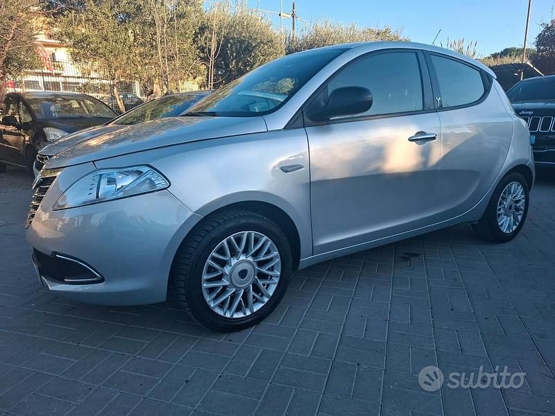 Usata Lancia Ypsilon Platinum 69 CV (50 kW) 2014 Grigio Utilitaria