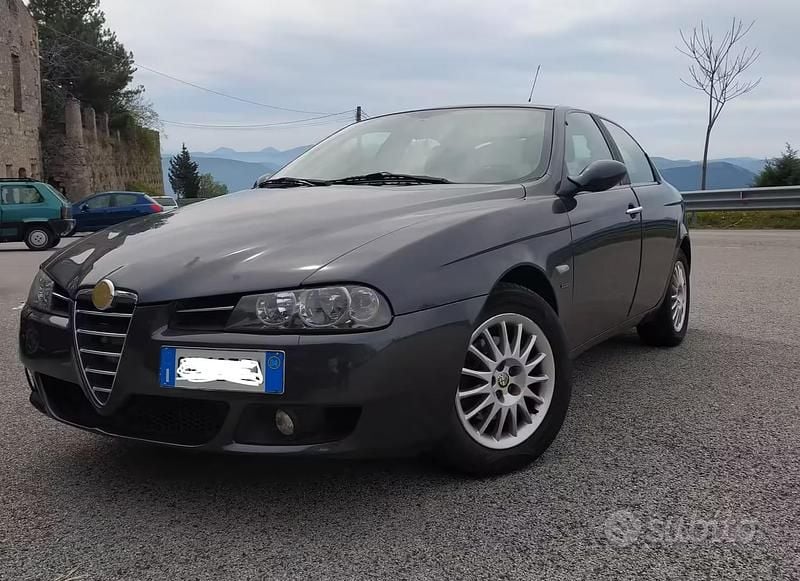Usata Alfa Romeo 156 Distinctive 116 CV (85 kW) 2004 Grigio Berlina