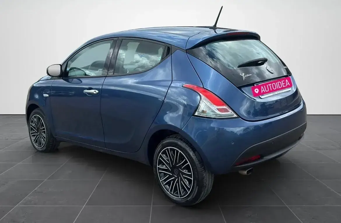 Usata Lancia Ypsilon Gold 69 CV (50 kW) 2022 Blu Utilitaria