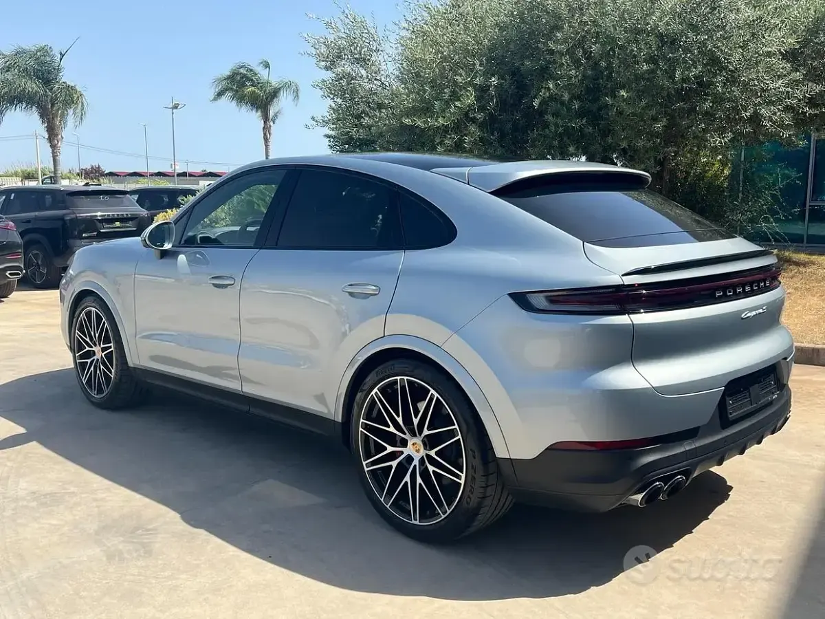 Usata Porsche Cayenne 475 CV (349 kW) 2024 Grigio SUV