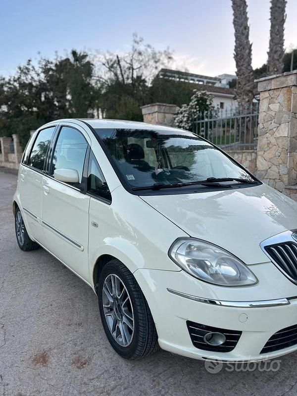 Usata Lancia Musa 2009 Giallo Monovolume