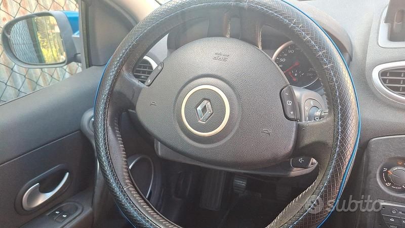 Usata 2009 Renault Clio II Due volumi | 2200 € (Buon prezzo) - Immagine 1/4