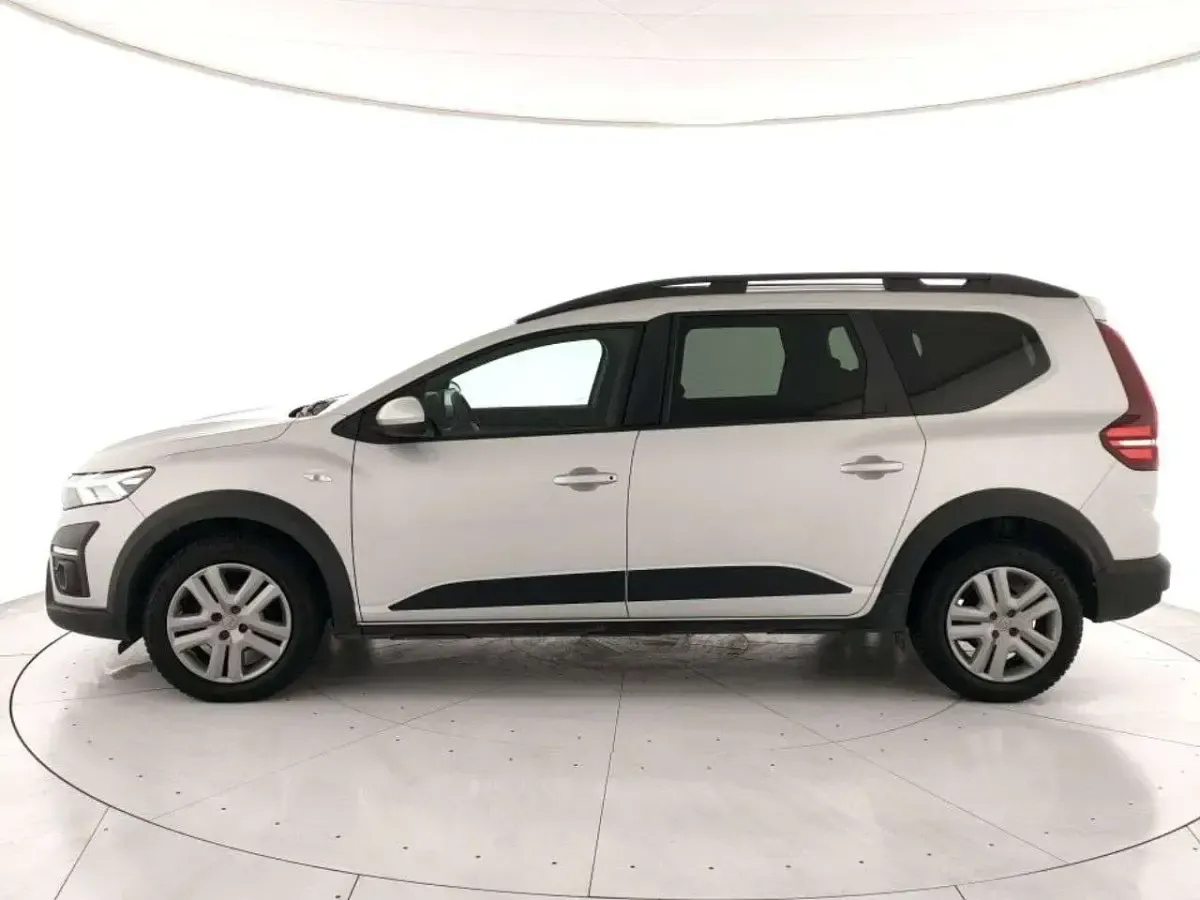 Usata Dacia Jogger Comfort 101 CV (74 kW) 2022 Argento Monovolume