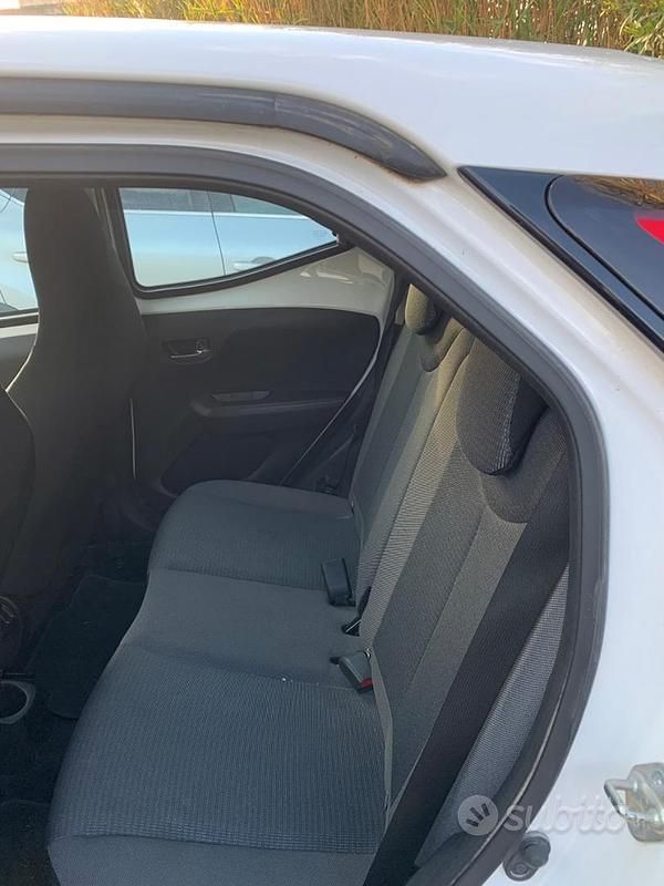 Usata Toyota Aygo Connect Style 72 CV (52 kW) 2021 Bianco Utilitaria