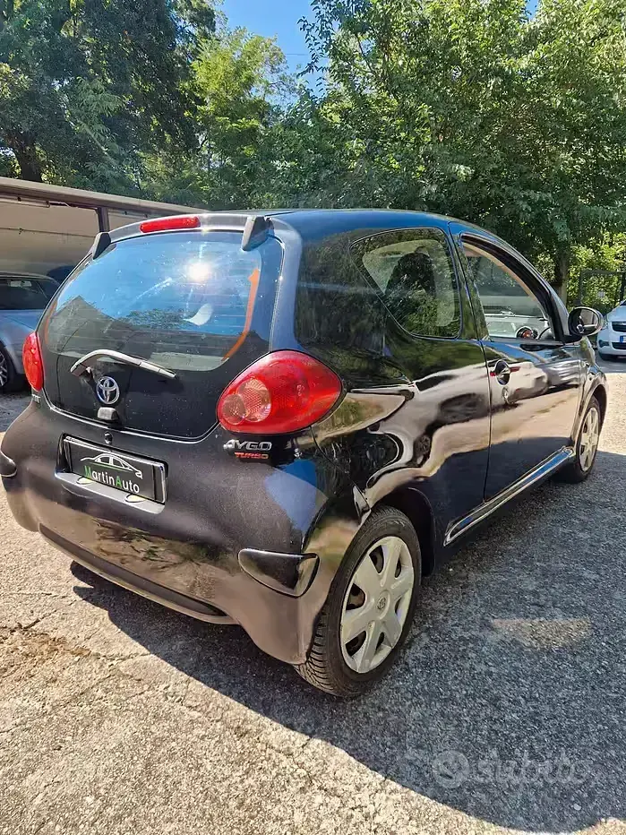 Usata Toyota Aygo 68 CV (50 kW) 2005 Grigio Utilitaria