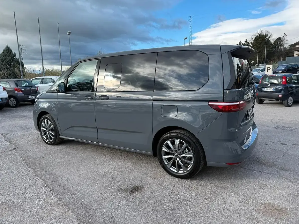 Usata VW Multivan Style 150 CV (110 kW) 2026 Grigio Monovolume