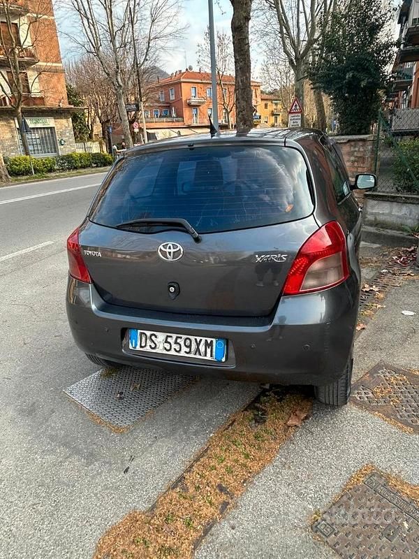 Usata Toyota Yaris 90 CV (66 kW) 2008 Nero Utilitaria