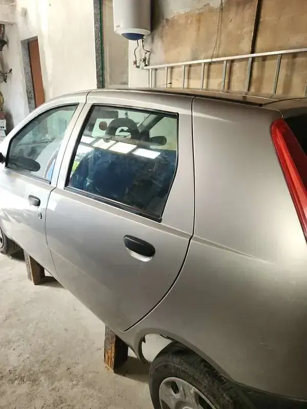 Usata Fiat Punto 60 CV (44 kW) 2005 Blu/azzurro Utilitaria