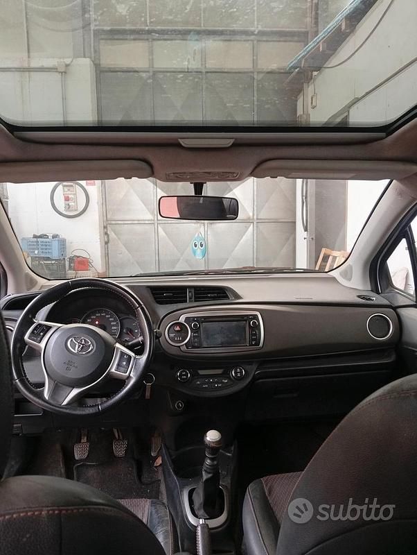 Usata Toyota Yaris 90 CV (66 kW) 2012 Utilitaria