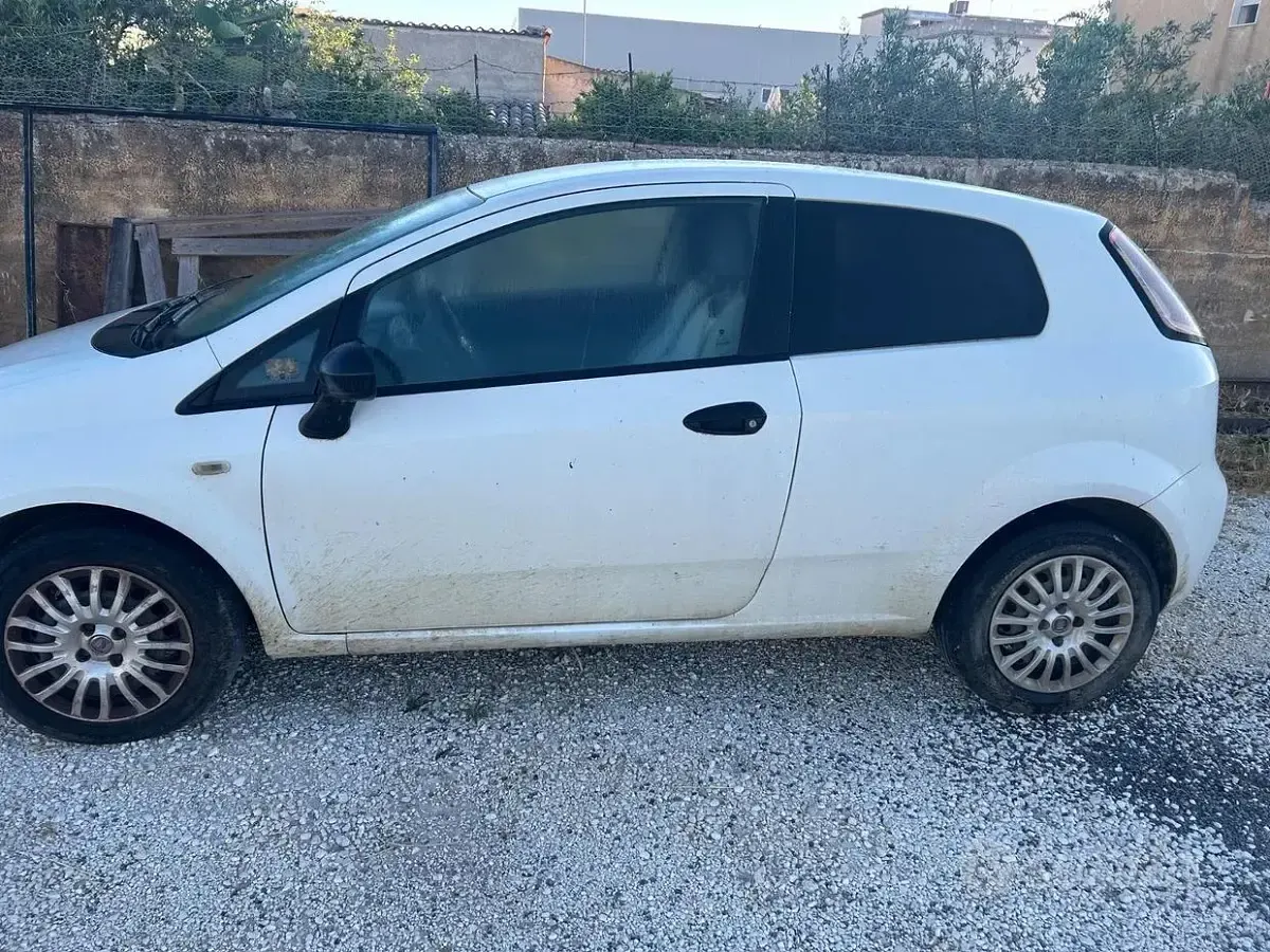 Usata Fiat Punto 75 CV (55 kW) 2012 Utilitaria