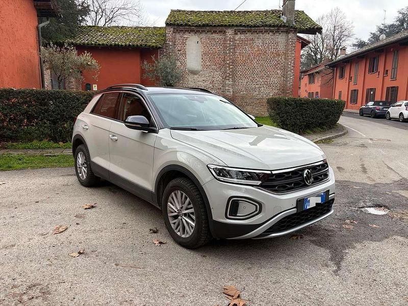 Usata VW T-Roc Life 110 CV (80 kW) 2024 Beige SUV