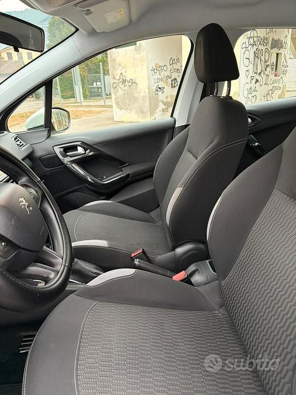 Usata Peugeot 208 Active 68 CV (50 kW) 2016 Bianco Utilitaria