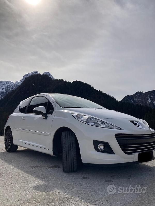 Usata Peugeot 207 92 CV (67 kW) 2011 Bianco Utilitaria