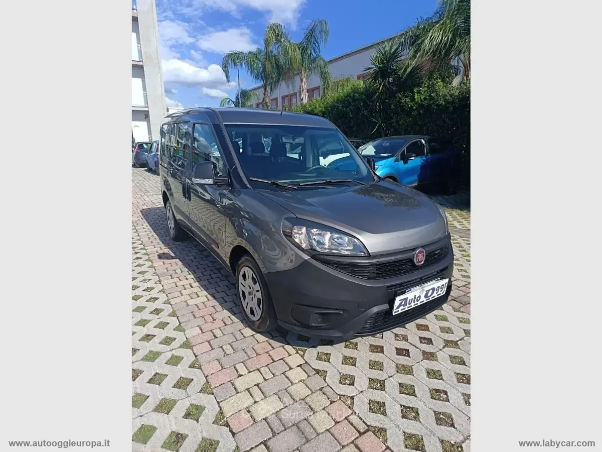 Usata Fiat Doblò Easy 90 CV (66 kW) 2022 Gray Monovolume