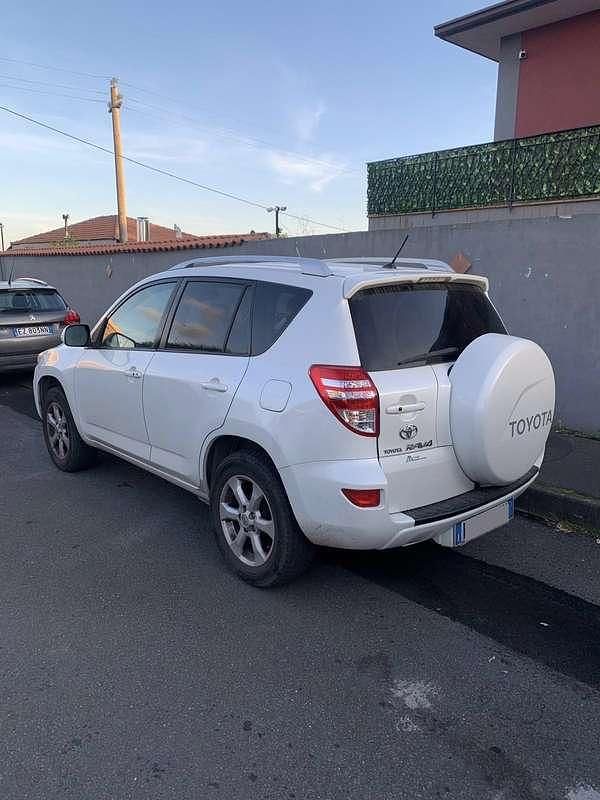Usata Toyota RAV4 150 CV (110 kW) 2011 SUV