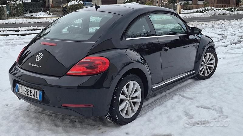Usata VW Beetle Design 104 CV (76 kW) 2012 Nero Utilitaria