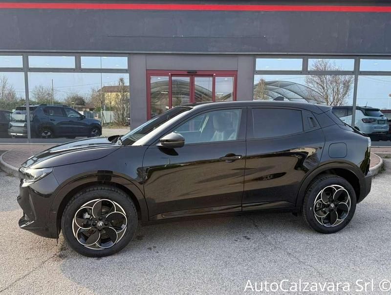 Nuova Alfa Romeo Junior 145 CV (106 kW) 2026 Nero tortona SUV